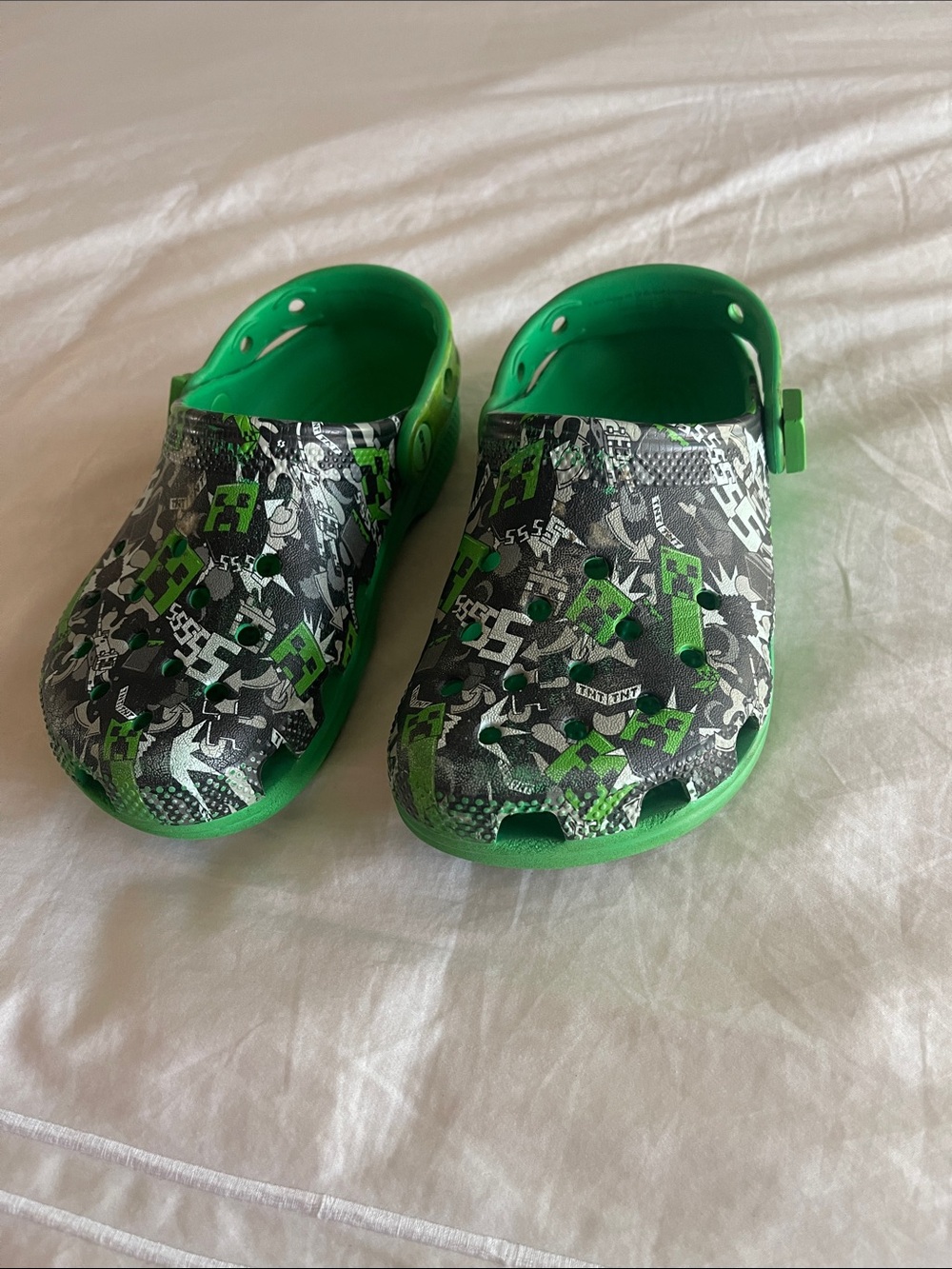 CROCS Kids Green and Black Patterned Clogs
